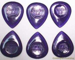 6 BIG 3MM PLECTRUMS